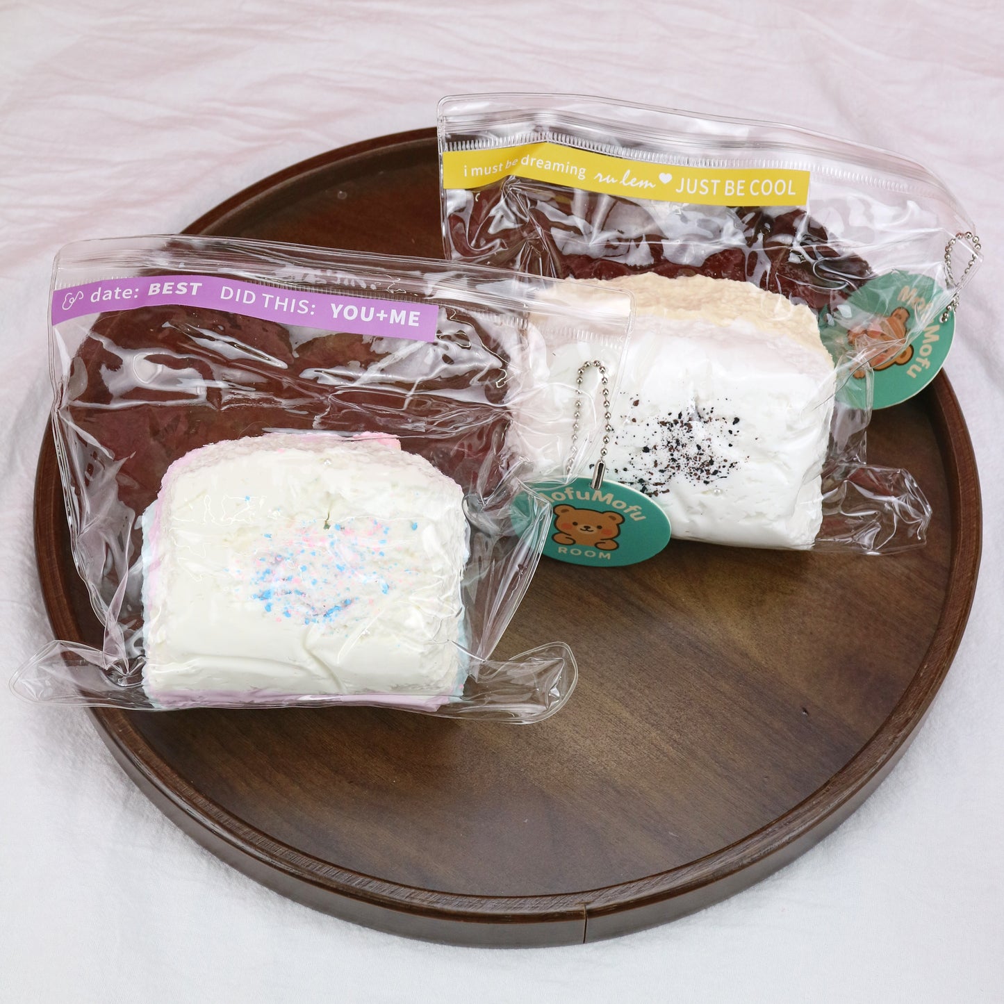 可愛らしい夢の童話風ティラミスケーキ＆ラミーシウケーキ